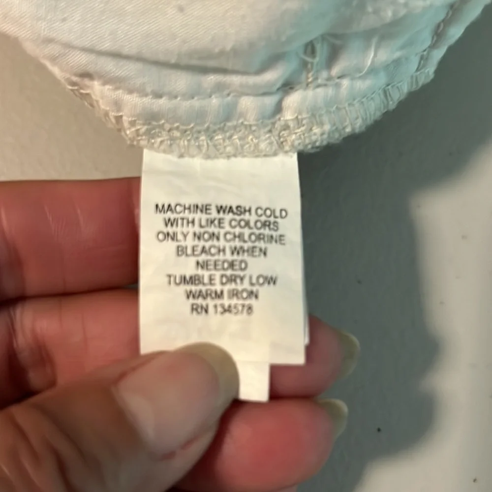 Off White Shorts by Vineyard Vines Size 2 Mid rise Off White Cream Color